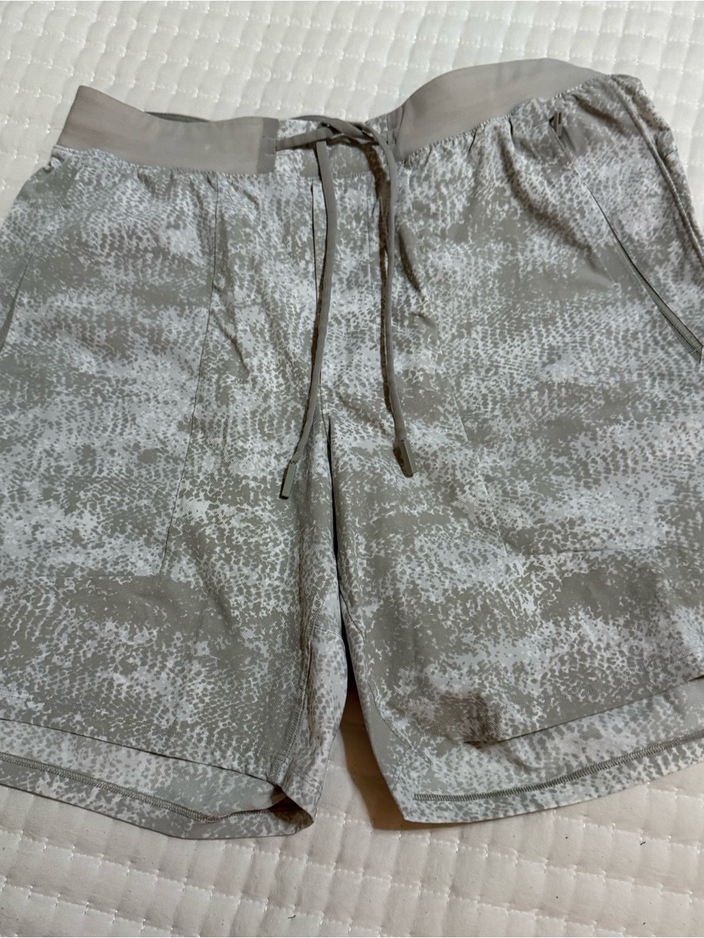 lululemon athletica Men’s License to Train Light Gray Patterned Athletic Shorts